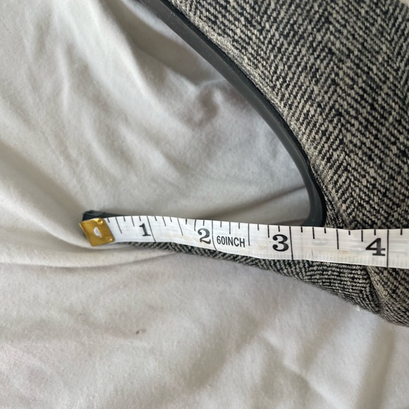 Black and white heels with tassel detail - Picture 3 of 3